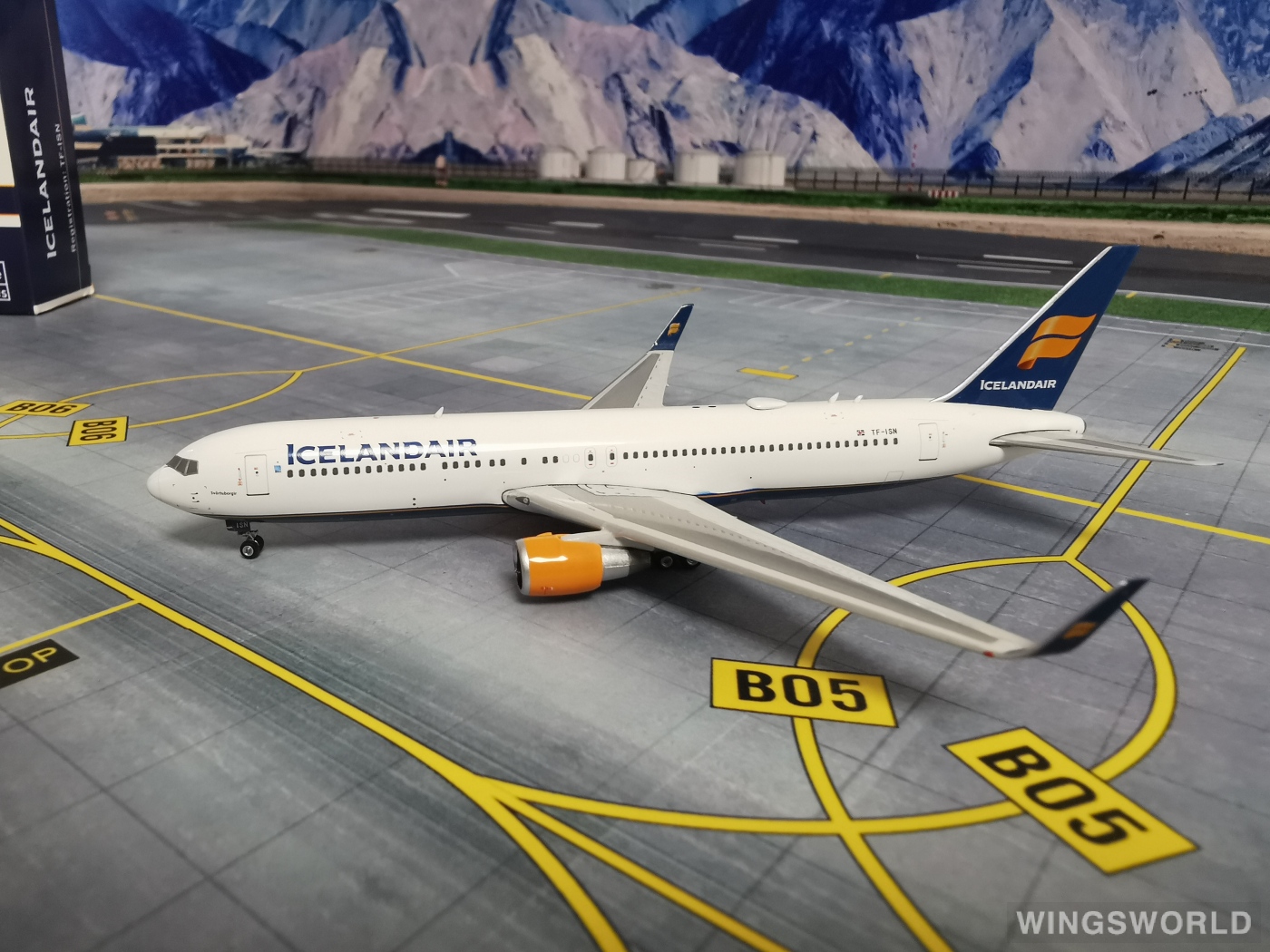 Phoenix 1:400 PH11305 Icelandair 冰岛航空 Boeing 767-300 TF-ISN