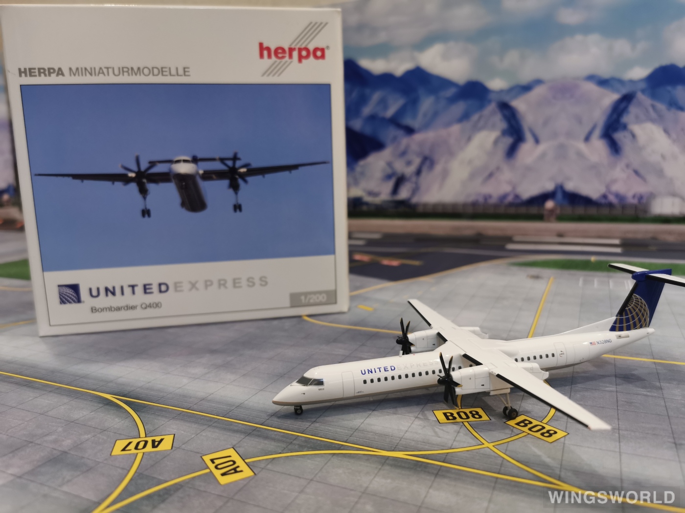 Herpa 1:200 555463 United Express 美联航快运 Bombardier Dash 8-400 N328NG