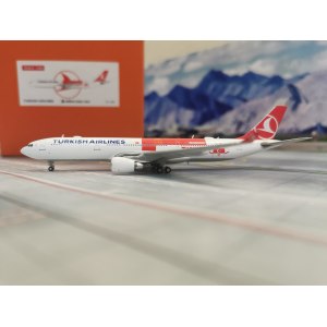 Turkish Airlines 土耳其航空 Airbus A330-300 TC-LND  EW4333011 JC Wings 1:400
