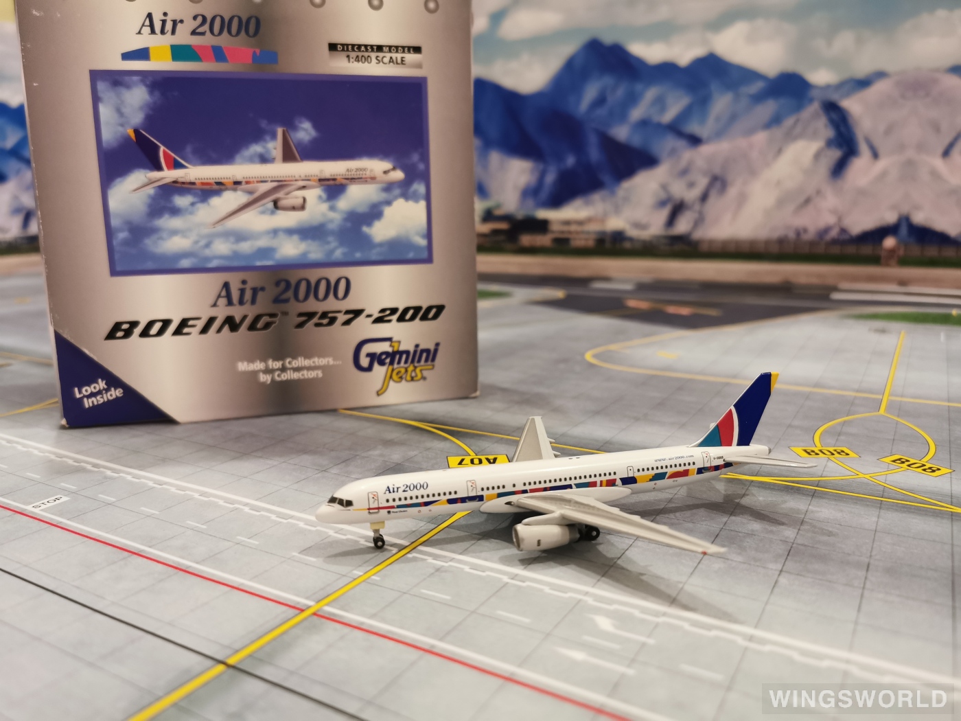 Geminijets 1:400 GJAMM068A Air 2000 Boeing 757-200 G-OOOS