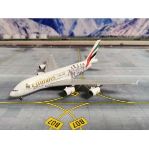 Emirates 阿联酋航空 Airbus A380-800 A6-EOA 2000s colors. 