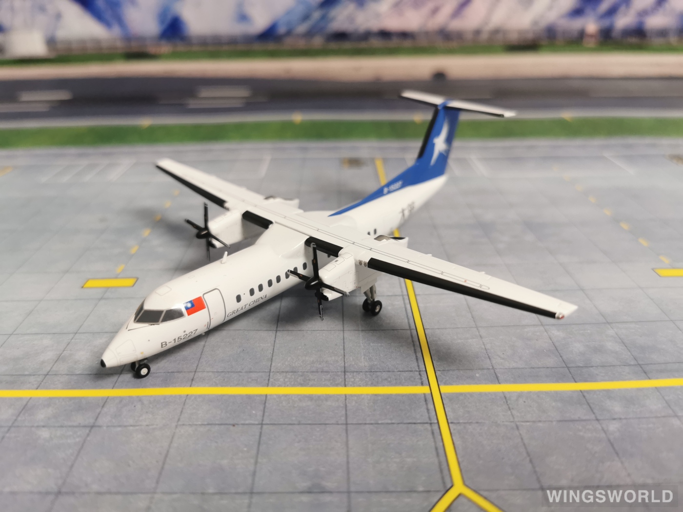 ALBATROS 1200 Bombardier Dash 8300 Great China 大华航空 ALB2GCA237 B