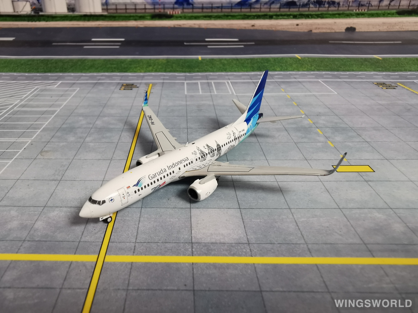 BT400 1:400 BT400-737-8-001 Garuda Indonesia 印度尼西亚鹰航 Boeing 737-800 PK-GMZ