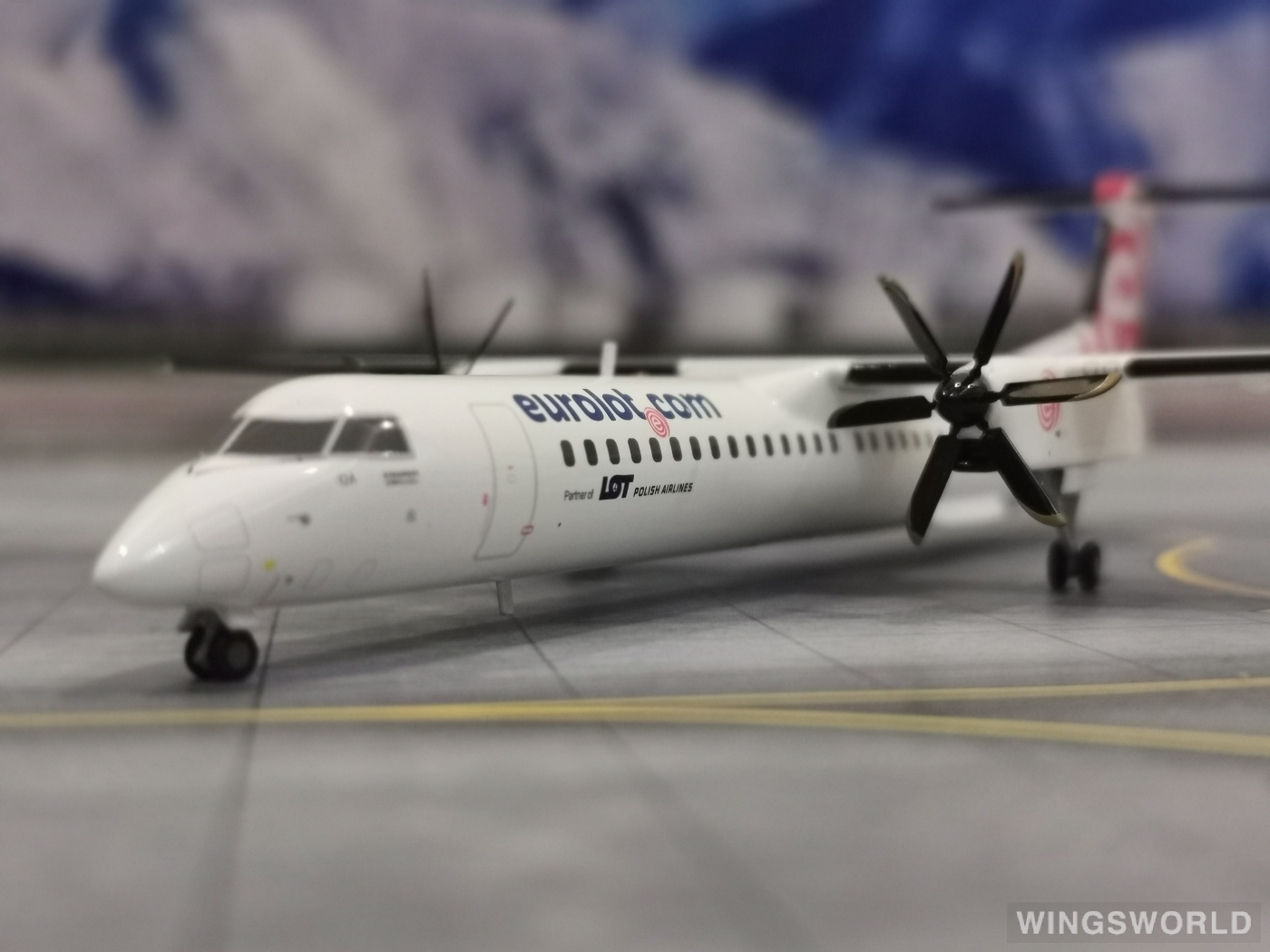 Geminijets 1:200 G2ELO355 LOT 波兰航空 Bombardier Dash 8-400 SP-EQA