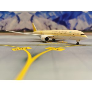 Saudia 沙特阿拉伯航空 Boeing 787-9 HZ-ARE  PH04422 Phoenix 1:400