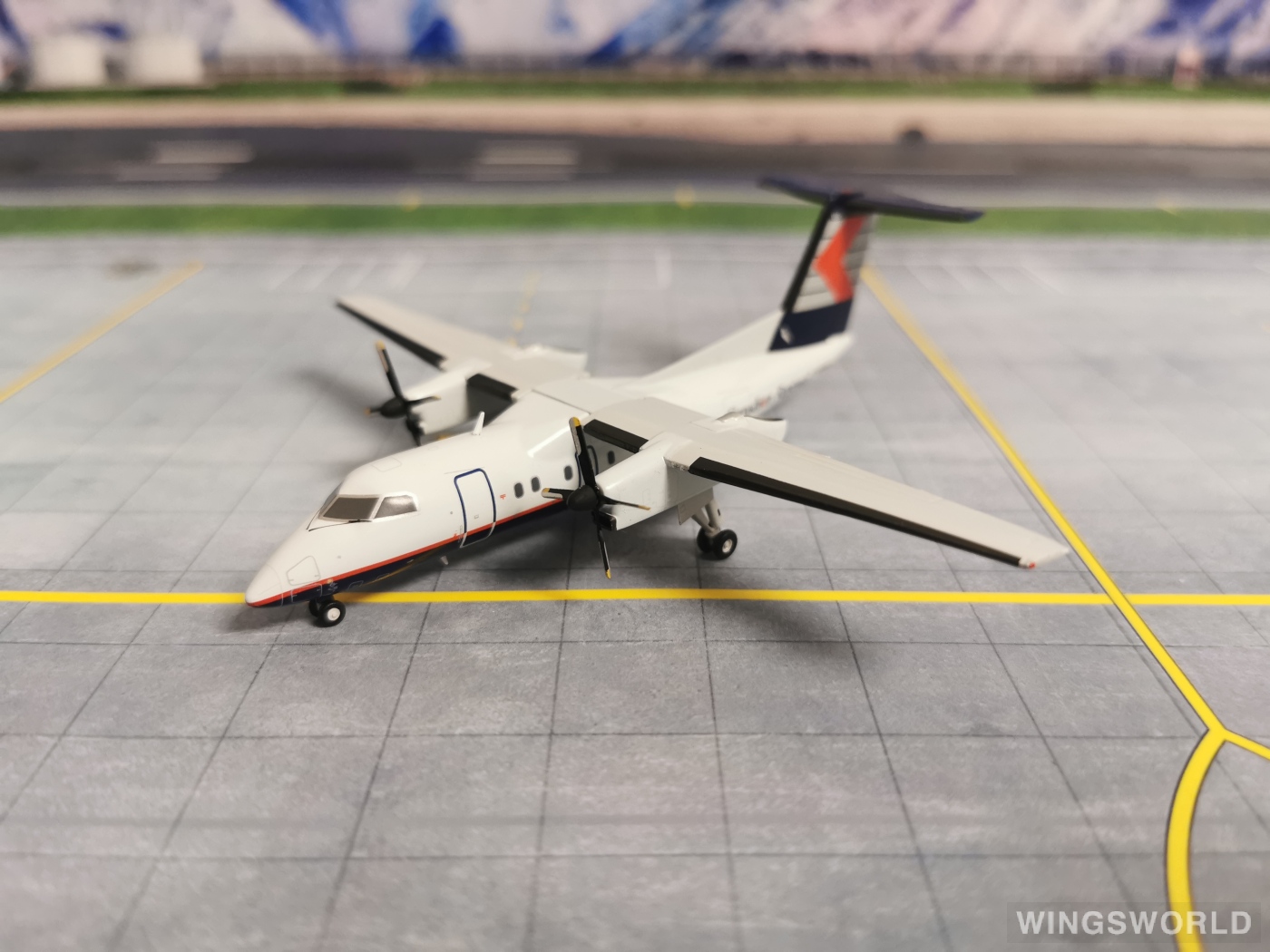 JC Wings 1:200 LH2285 Canadian Regional Airlines Bombardier Dash 8-100 C-GAAM