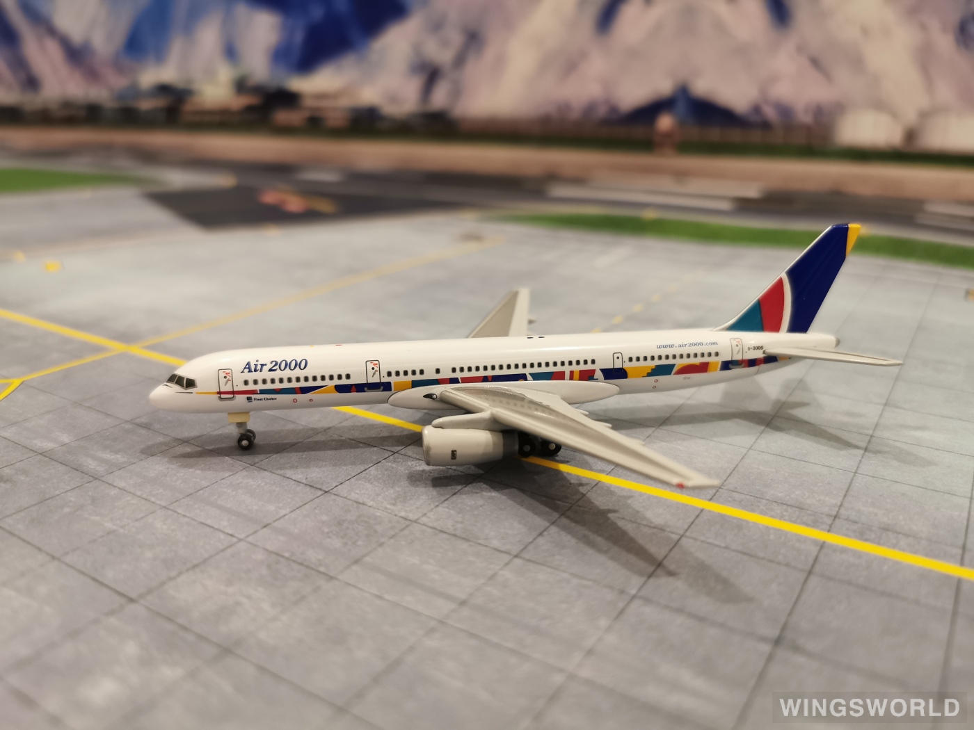 Geminijets 1:400 GJAMM068A Air 2000 Boeing 757-200 G-OOOS