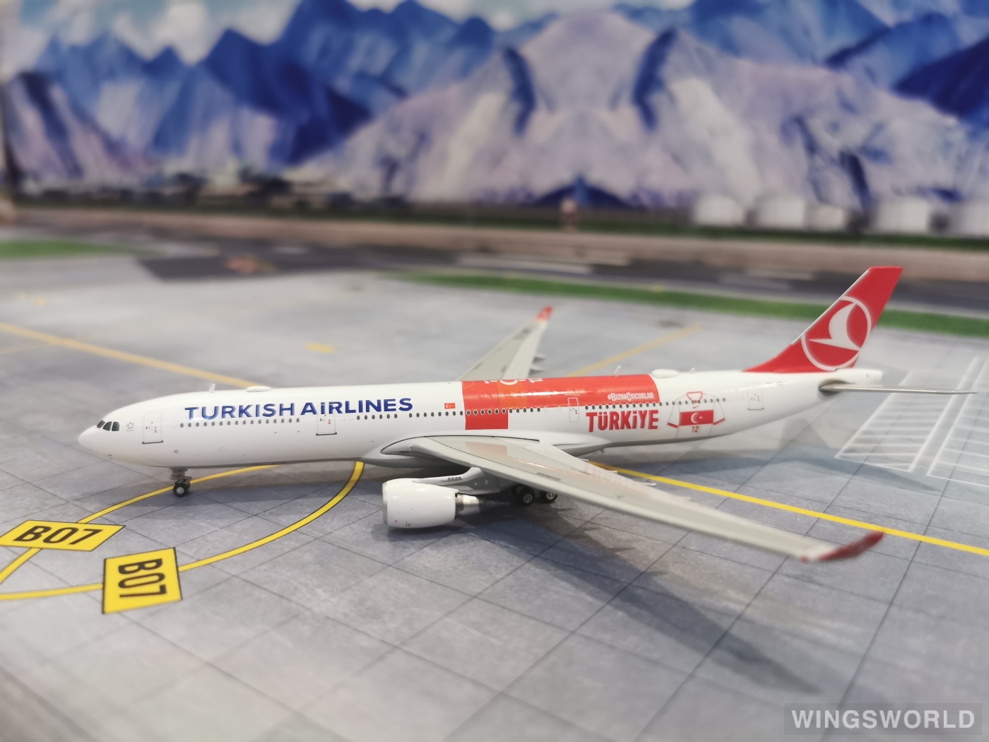 JC Wings 1:400 EW4333011 Turkish Airlines 土耳其航空 Airbus A330-300 TC-LND