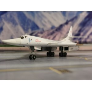 Russian Air Force 俄罗斯空军 Tupolev TU-160 RF-94102  572118 Herpa 1:200
