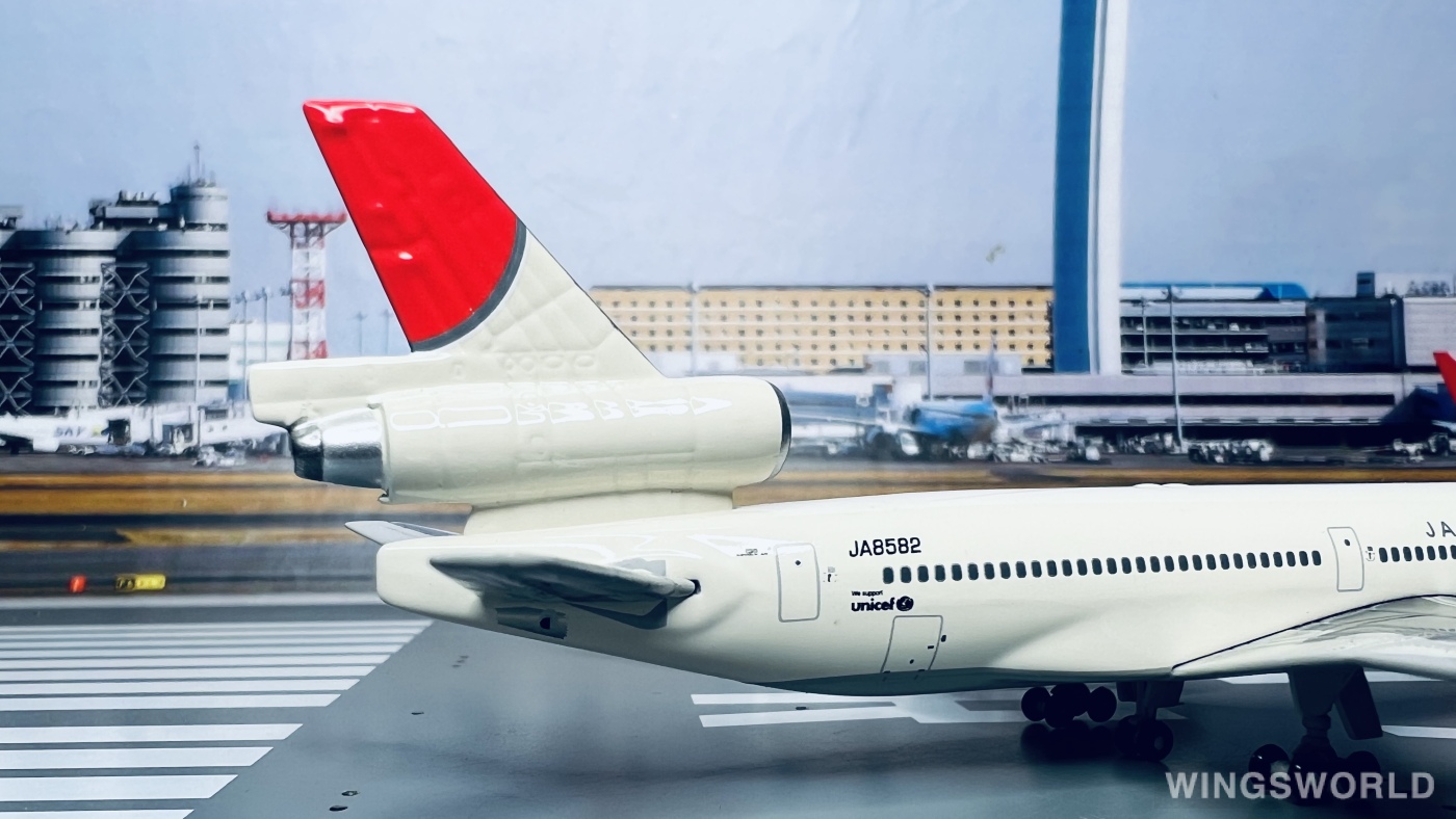 Phoenix 1:400 PH10053 Japan Airlines 日本航空 McDonnell Douglas MD-11 JA8582