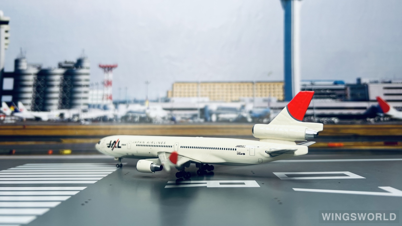 Phoenix 1:400 PH10053 Japan Airlines 日本航空 McDonnell Douglas MD-11 JA8582