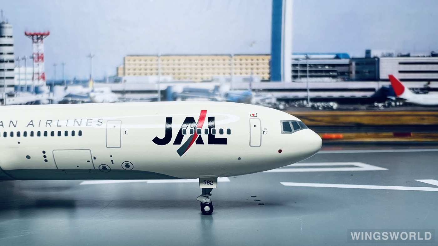 Phoenix 1:400 PH10053 Japan Airlines 日本航空 McDonnell Douglas MD-11 JA8582
