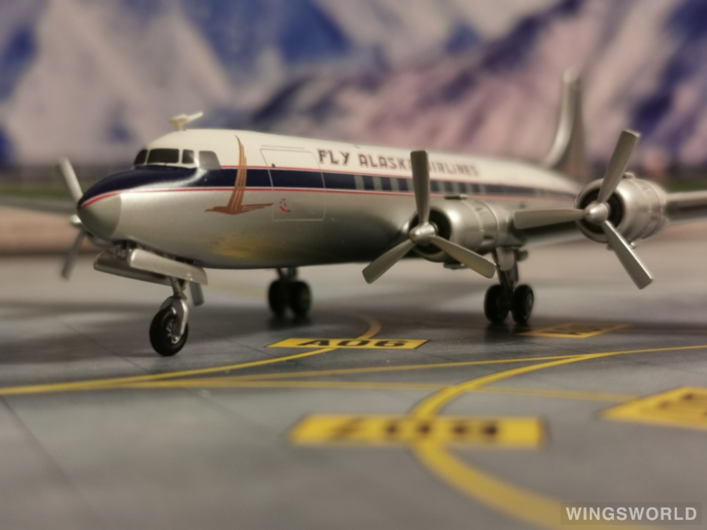 Hobby Master 1:200 HL5008 Alaska Airlines 阿拉斯加航空 Douglas DC-6 N-11817