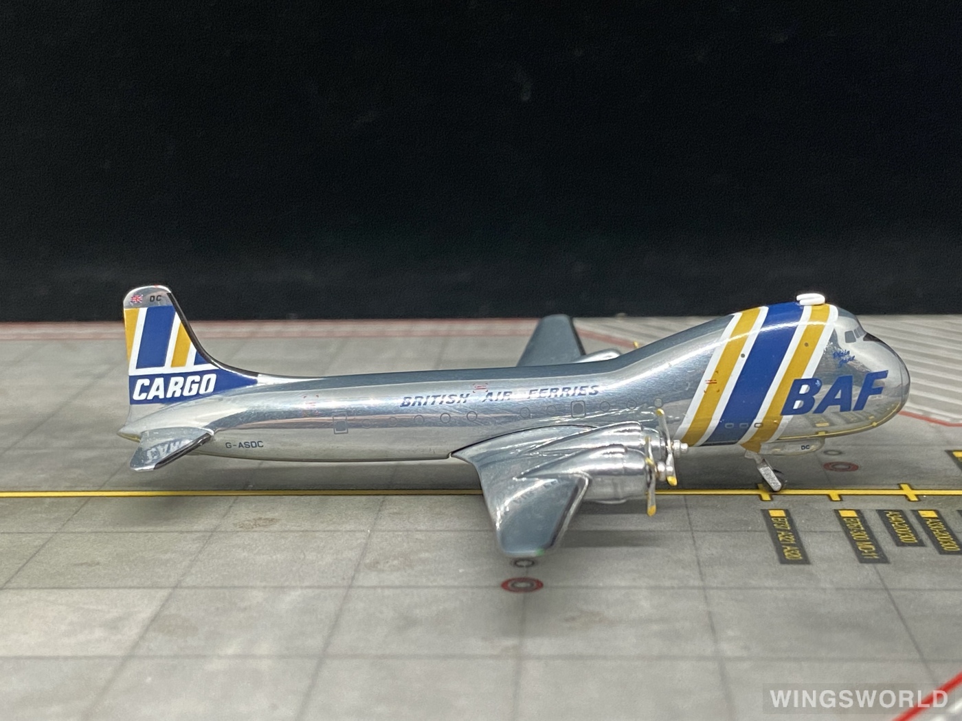 JC Wings 1:400 Aviation Traders ATL-98 British Airtours