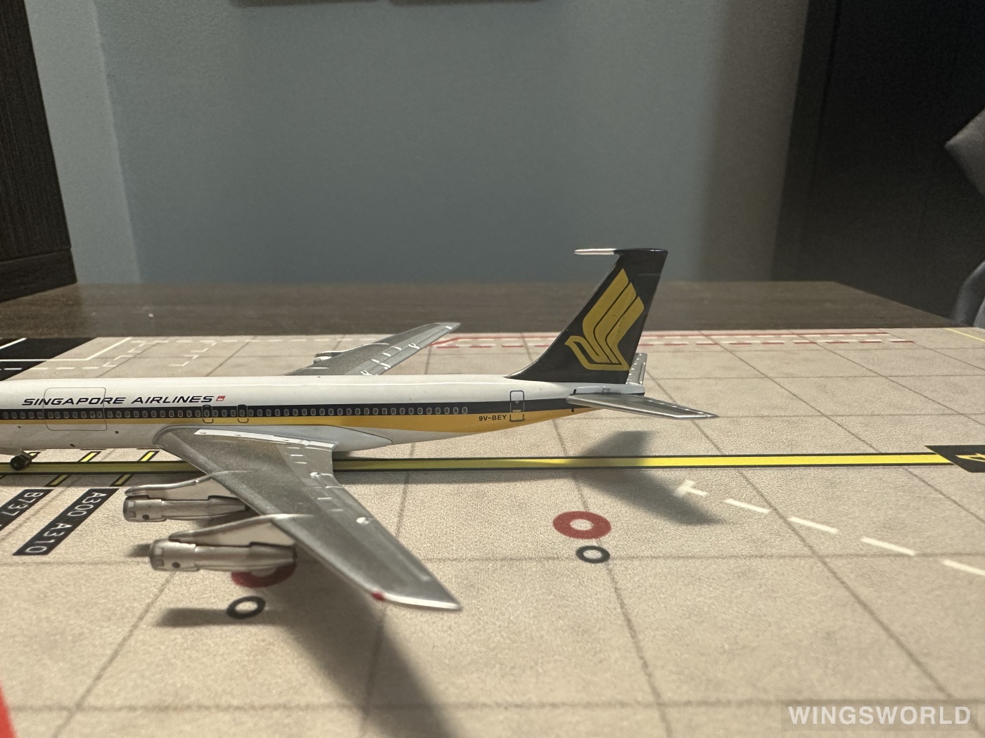AeroClassics 1:400 BBX41618 Singapore Airlines 新加坡航空 Boeing 707-300 9V-BEY