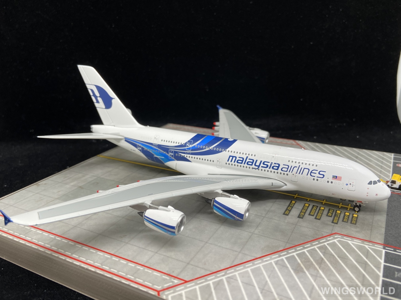 Phoenix 1:400 PH04341 Malaysia Airlines 马来西亚航空 Airbus A380-800 9M-MNB