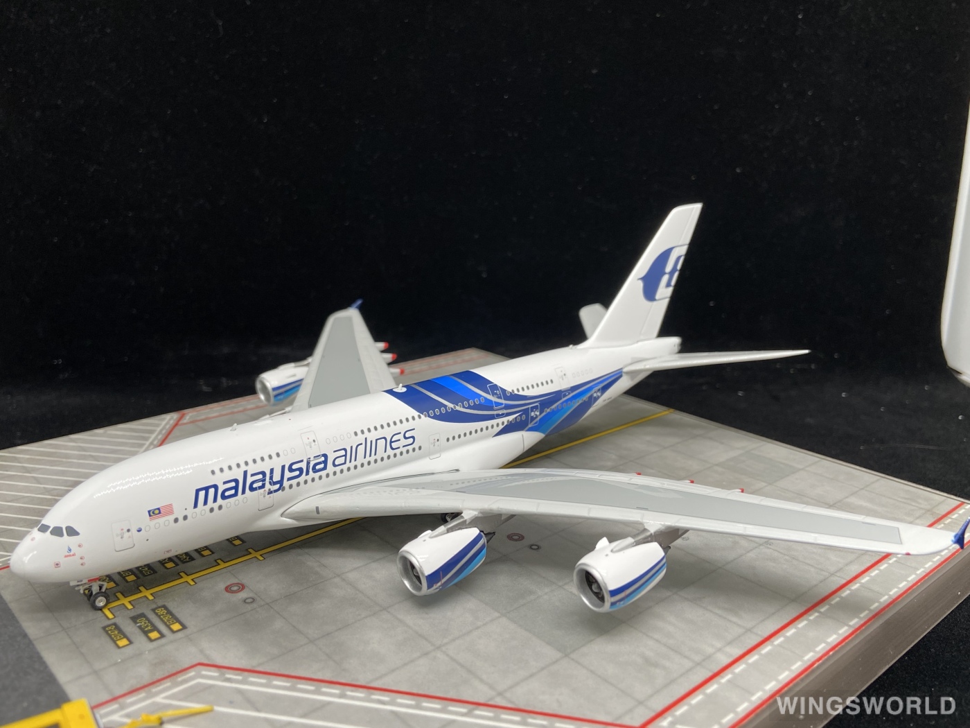 Phoenix 1:400 PH04341 Malaysia Airlines 马来西亚航空 Airbus A380-800 9M-MNB