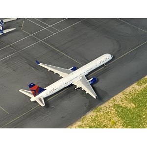 Delta Air Lines 达美航空 Boeing 757-300 N582NW  GJDAL1392 Geminijets 1:400