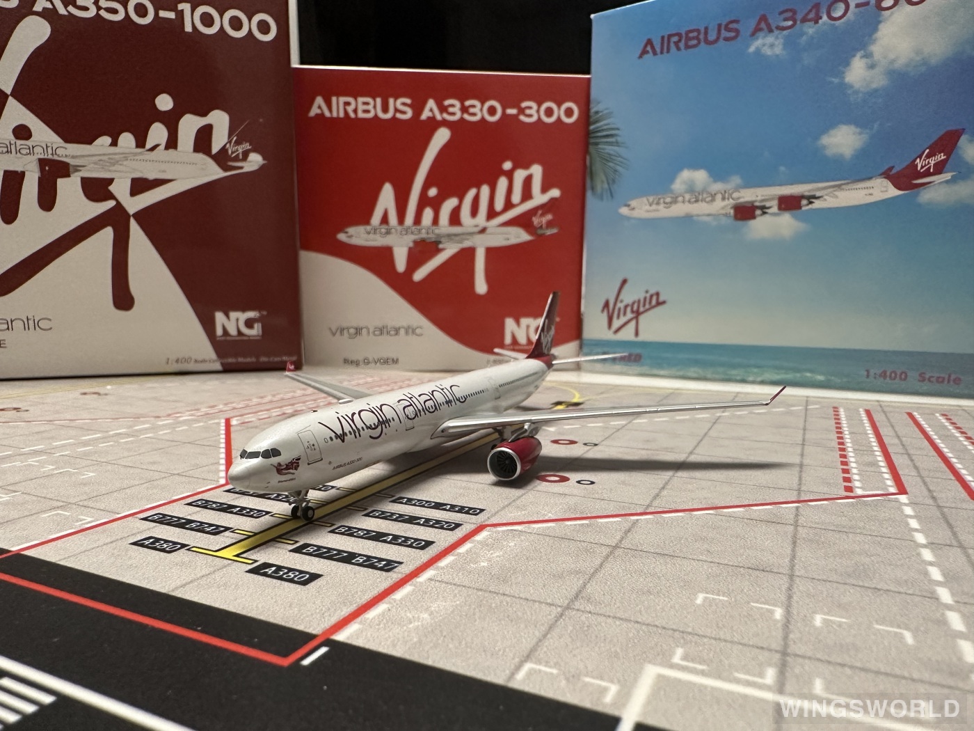 virgin Atlantic A330 2023年クリスマス限定 台紙封筒付き virgin Atlantic A330 2023年クリスマス限定 台紙封筒付き