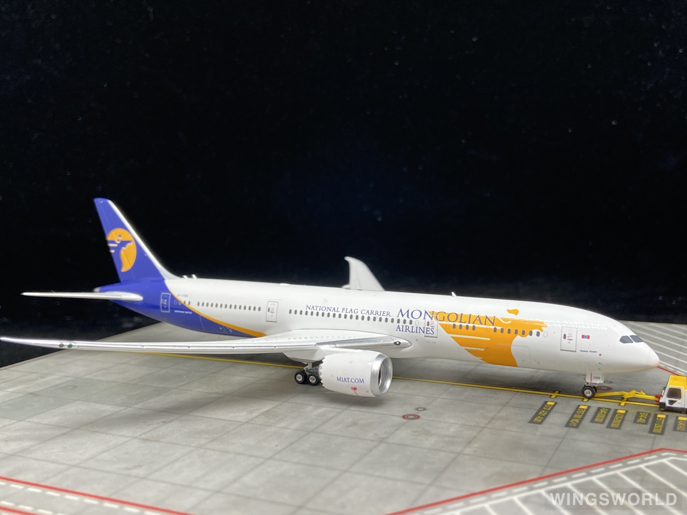 Phoenix 1:400 PH11765 MIAT Mongolian Airlines 蒙古航空 Boeing 787-9 JU-1789