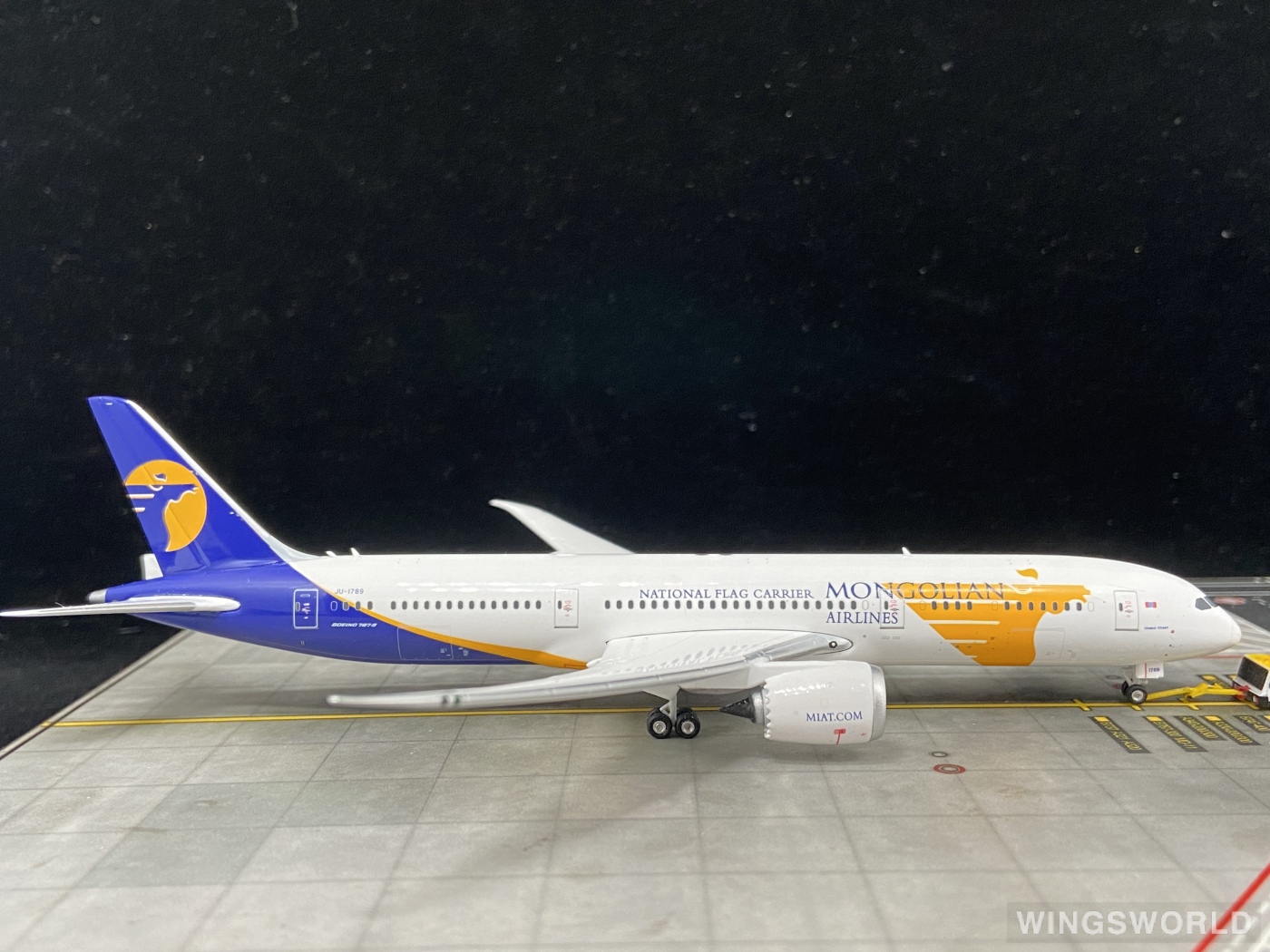 Phoenix 1:400 PH11765 MIAT Mongolian Airlines 蒙古航空 Boeing 787-9 JU-1789