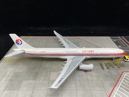 China Eastern 中国东方航空 Airbus A330-300 B-6127 1990s colors. With rolling gears. DB20134001 AeroClassics 1:400