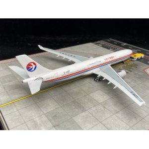 China Eastern 中国东方航空 Airbus A330-300 B-6127 1990s colors. With rolling gears. DB20134001 AeroClassics 1:400