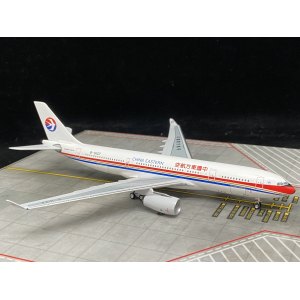 China Eastern 中国东方航空 Airbus A330-200 B-6122 1990s colors. With rolling gears. AC4B6122 AeroClassics 1:400