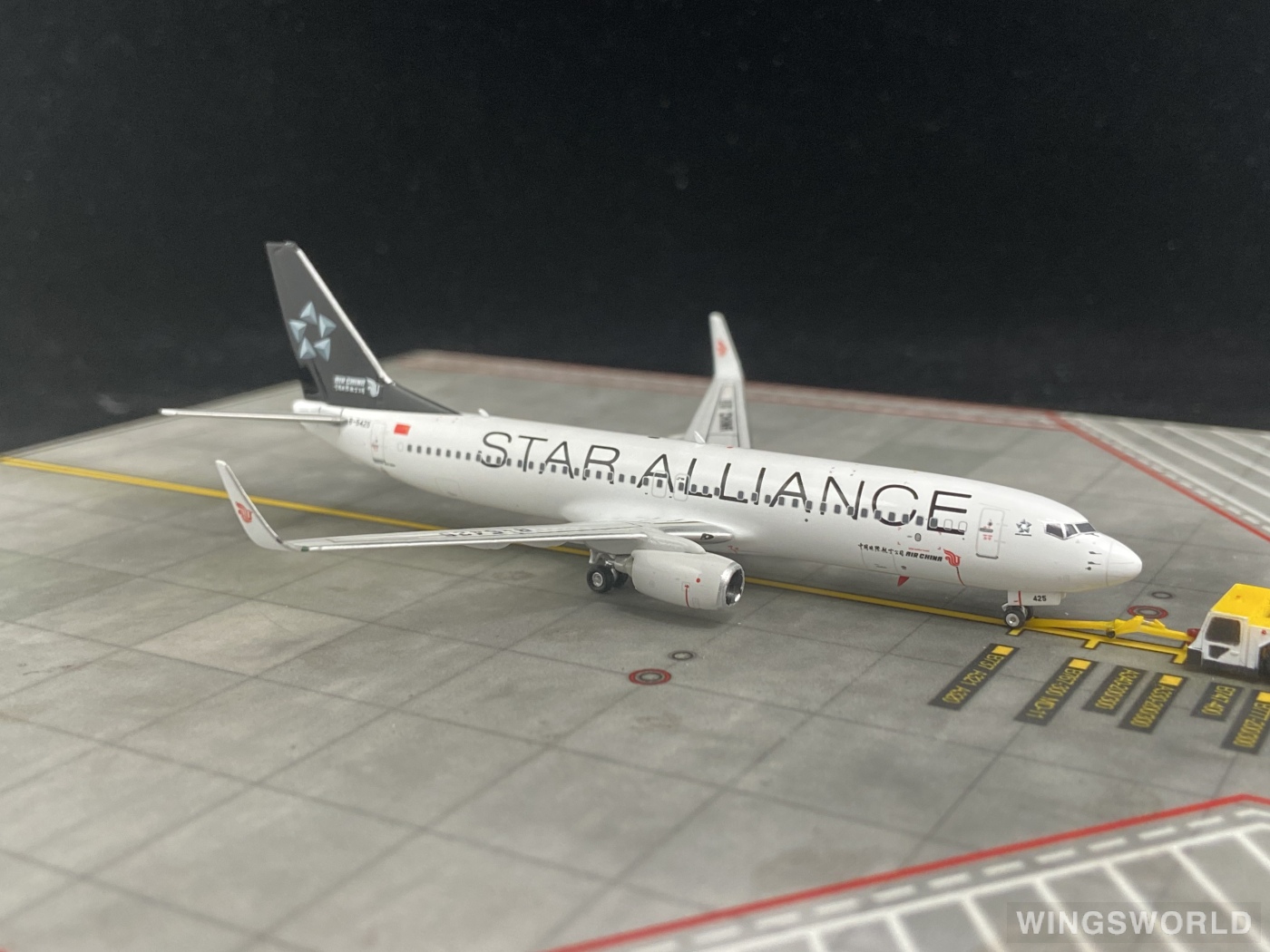 Phoenix 1:400 PH11790 Air China 中国国际航空 Boeing 737-800 B-5425