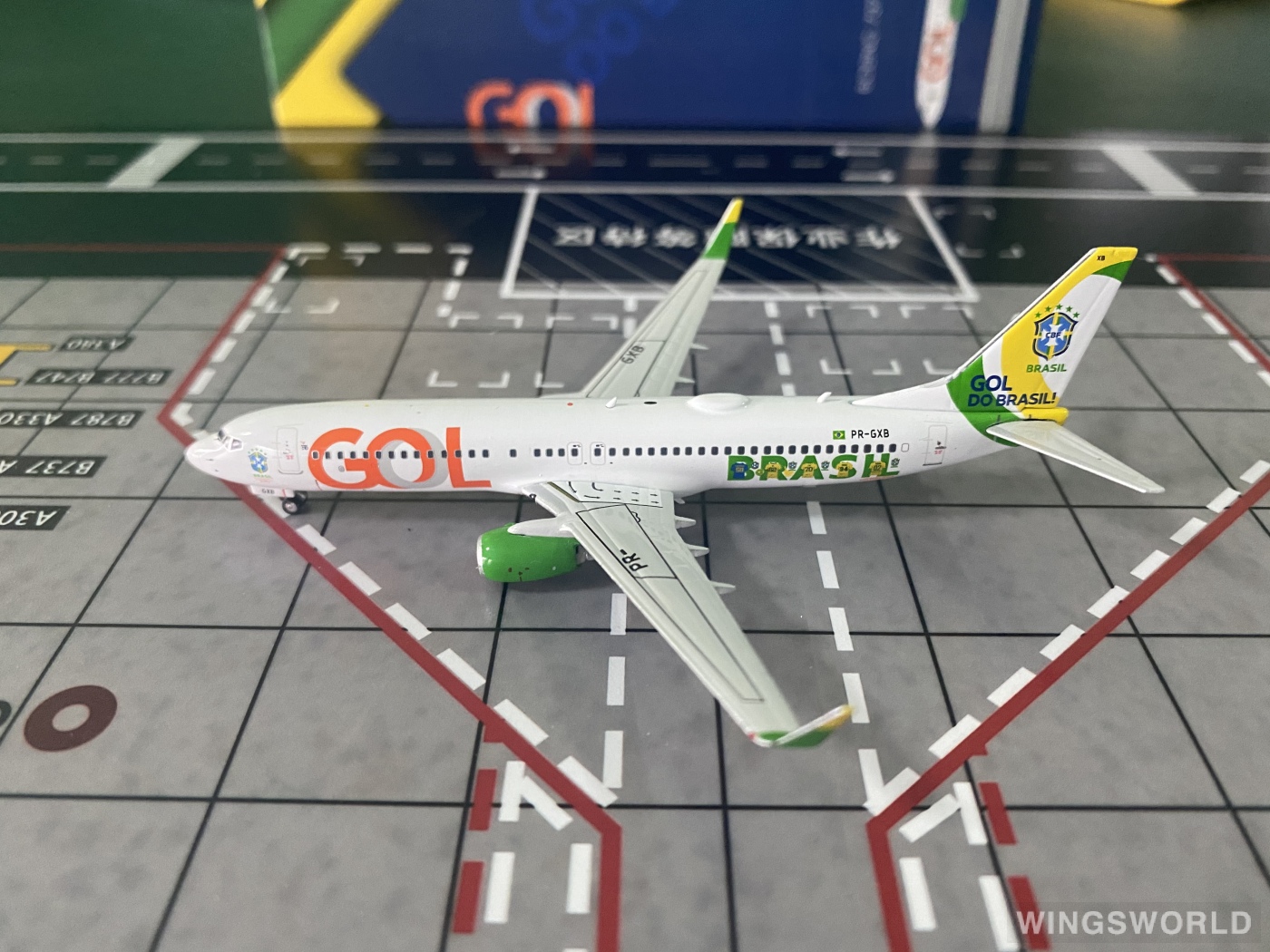 Phoenix 1:400 PH04500 GOL 高尔航空 Boeing 737-800 PR-GXB