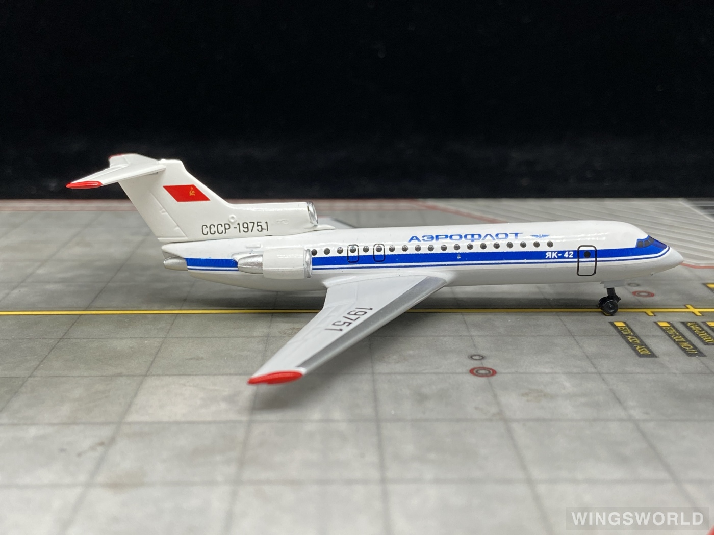 DeAGOSTINI 1:400 AFC004 Aeroflot 俄罗斯航空 Yakovlev Yak-42 CCCP-19751