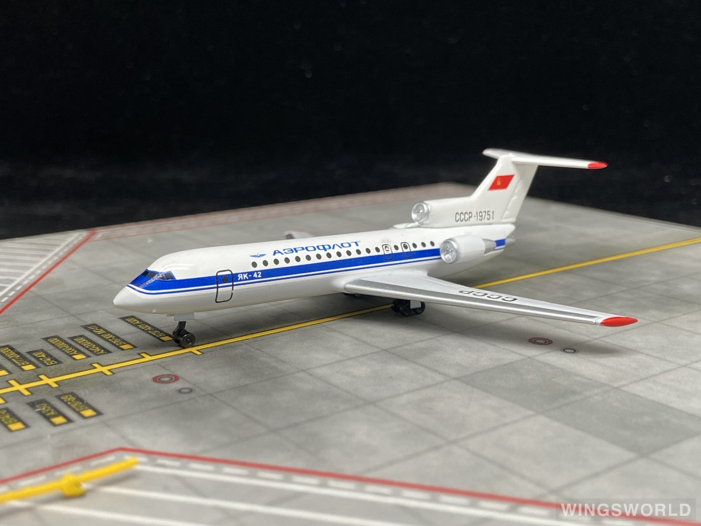 DeAGOSTINI 1:400 AFC004 Aeroflot 俄罗斯航空 Yakovlev Yak-42 CCCP-19751