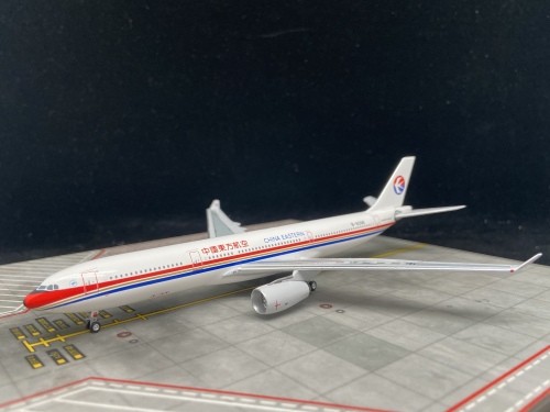 China Eastern 中国东方航空 Airbus A330-300 B-6096  AC4B6096 AeroClassics 1:400