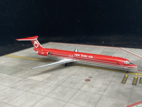 New York Air 纽约航空 McDonnell Douglas MD-82 N805NY  GJNYA1967 Geminijets 1:400