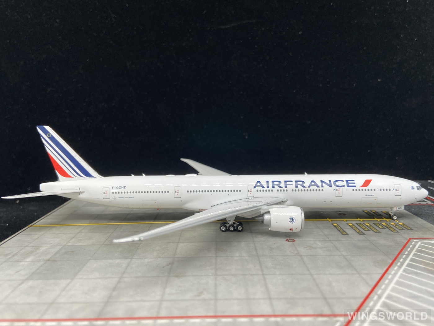 Phoenix 1:400 PH04400 Air France 法国航空 Boeing 777-300ER F-GZND