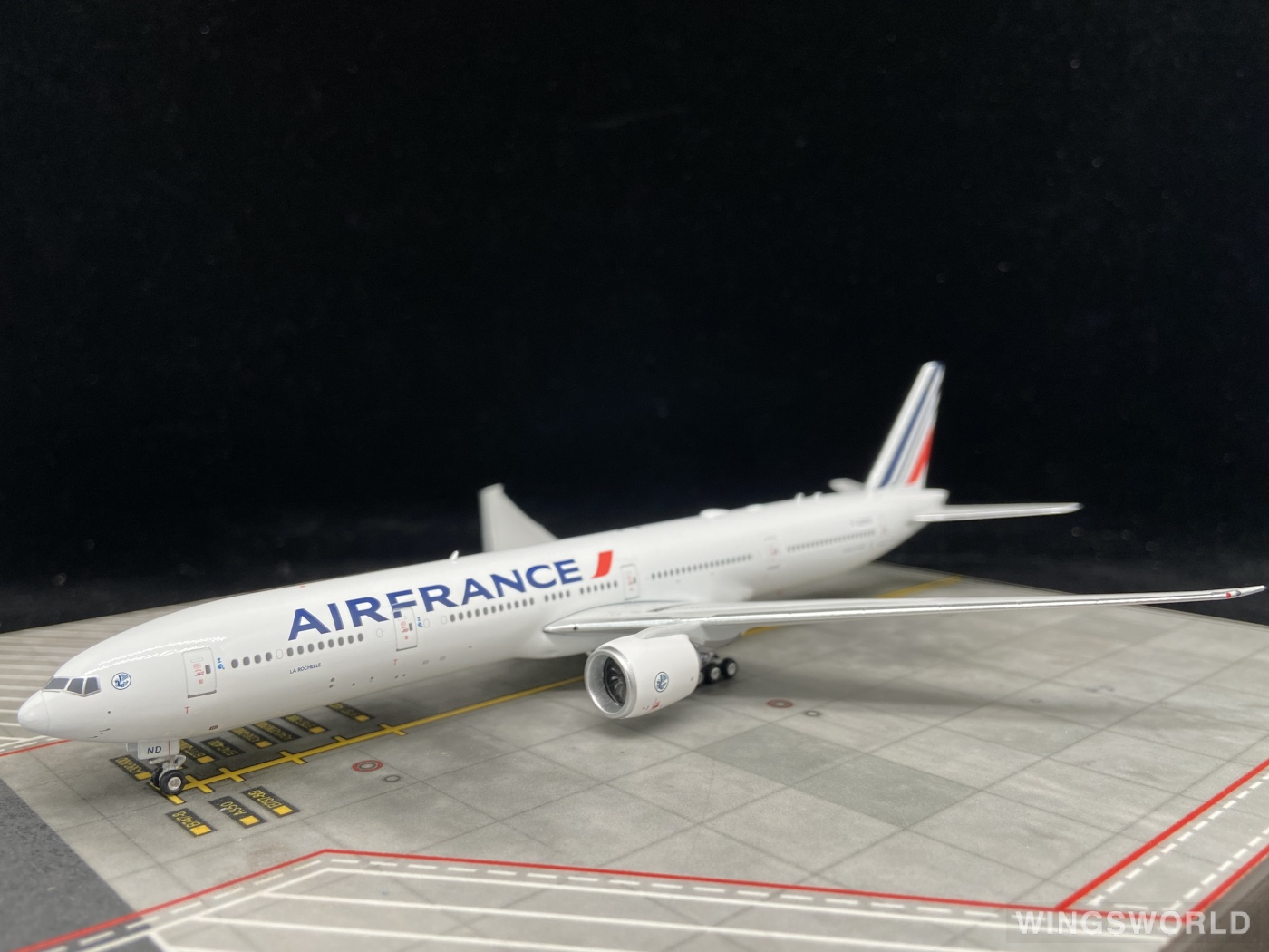 Phoenix 1:400 PH04400 Air France 法国航空 Boeing 777-300ER F-GZND