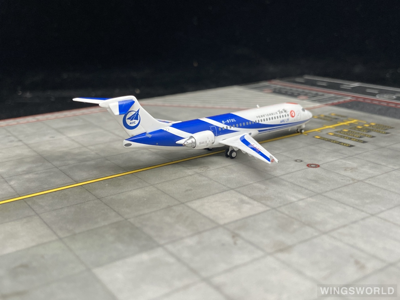Pandamodel 1:400 PM-B-970L COMAC 中国商飞 Comac ARJ21-700 B-970L