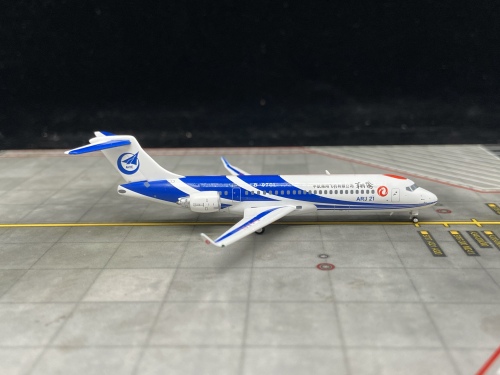 COMAC 中国商飞 Comac ARJ21-700 B-970L  PM-B-970L Pandamodel 1:400