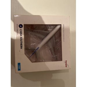 China Southern 中国南方航空 Airbus A380-800 B-6136  520928 Herpa 1:500