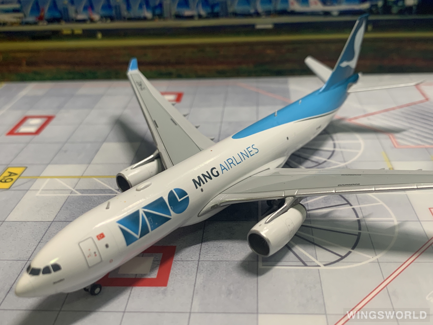 JC Wings 1:400 LH4296 MNG Airlines Airbus A330-200 TC-MCZ
