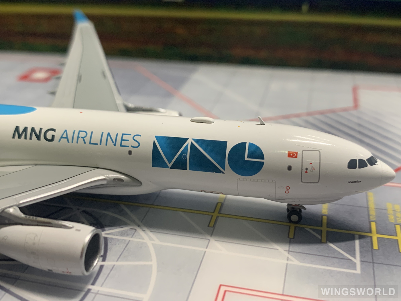 JC Wings 1:400 LH4296 MNG Airlines Airbus A330-200 TC-MCZ
