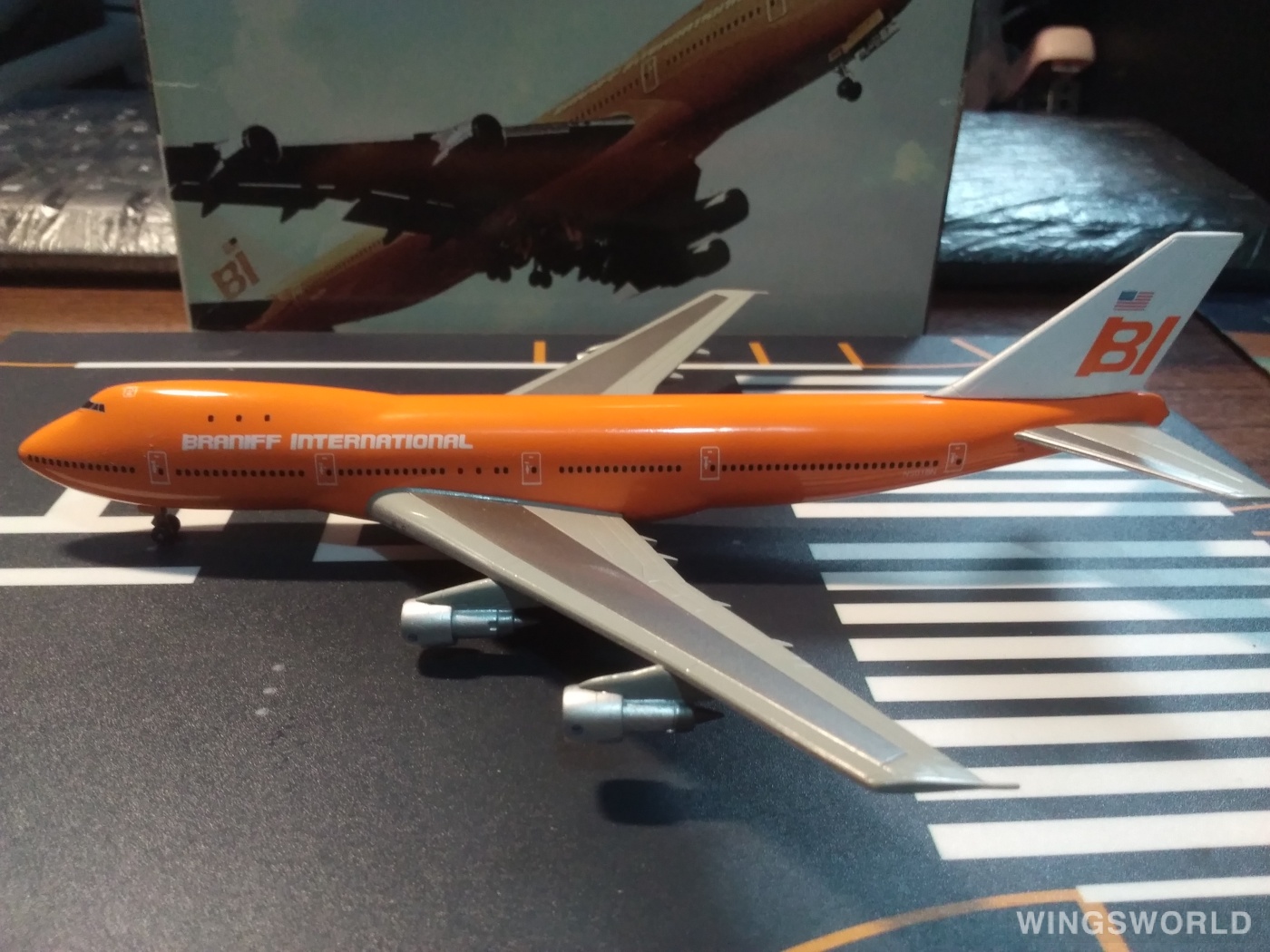 Dragon Models 1:400 55085 Braniff 布兰尼夫国际航空 Boeing 747-100 N501BN