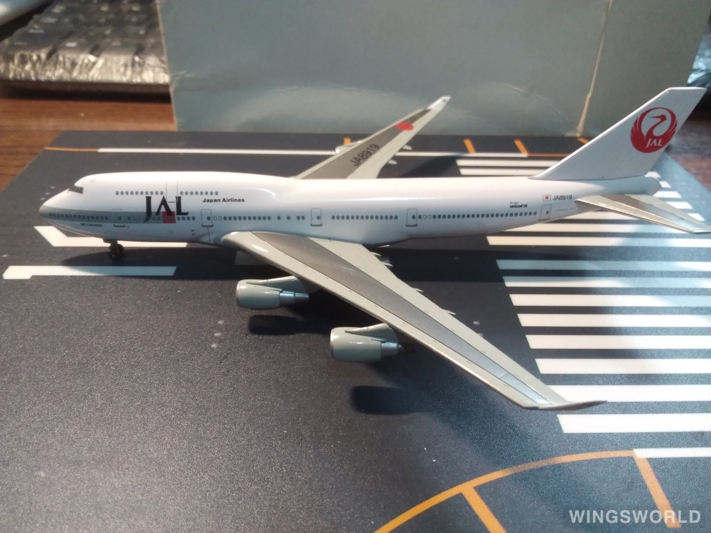 Dragon Models 1:400 6908 Japan Airlines 日本航空 Boeing 747-400 JA8919