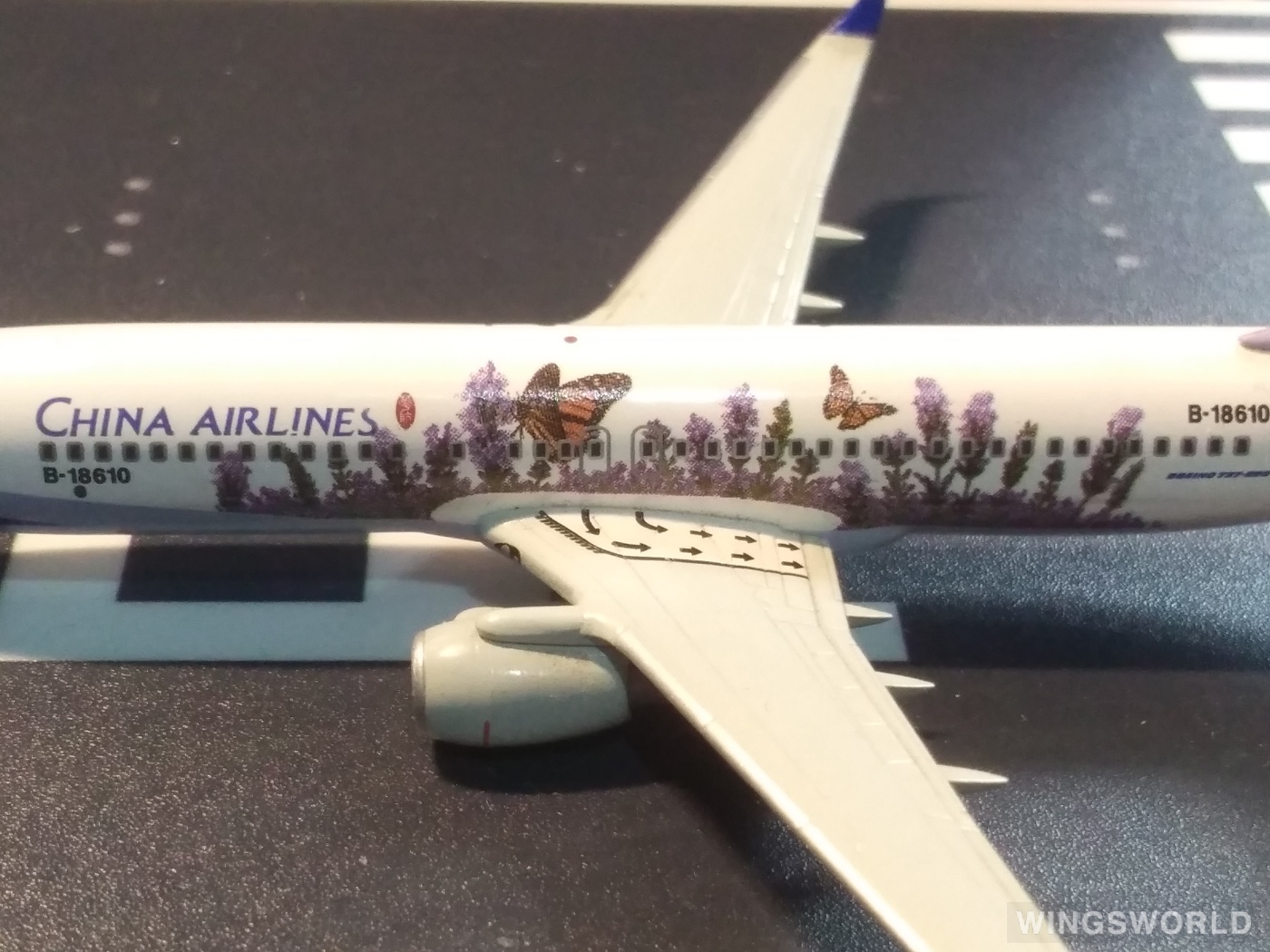 Dragon Models 1:400 55985 China Airlines 中华航空 Boeing 737-800 B-18610