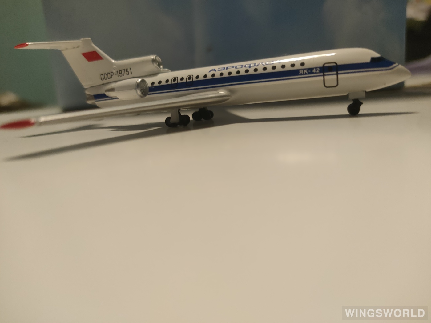 DeAGOSTINI 1:400 AFC004 Aeroflot 俄罗斯航空 Yakovlev Yak-42 CCCP-19751