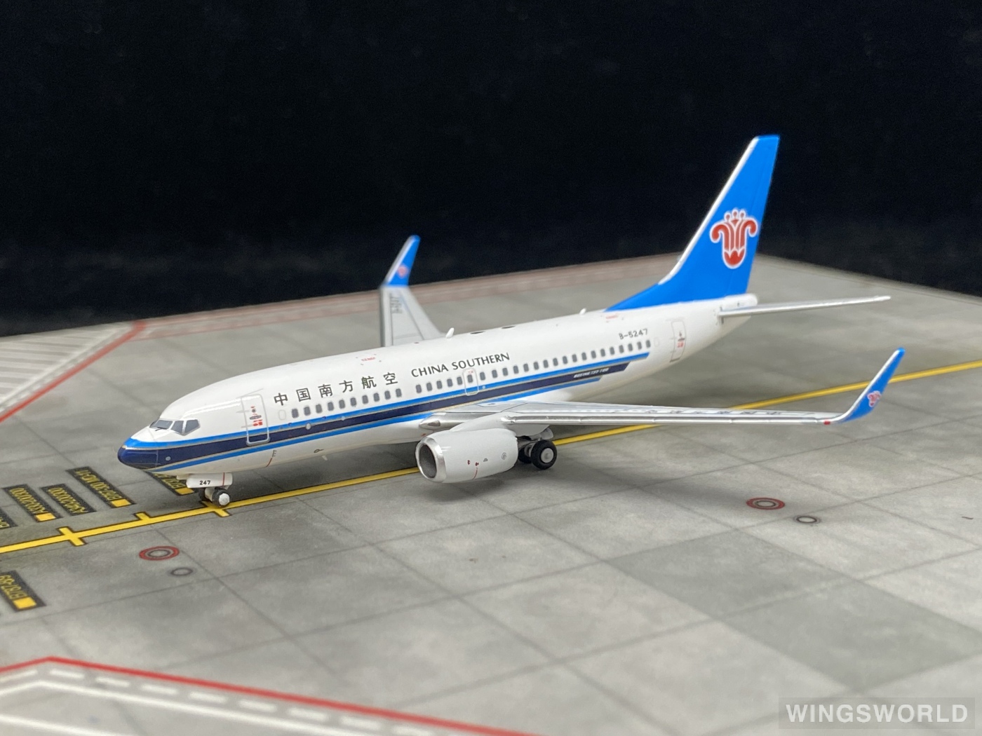 NGmodels 1:400 NG77033 China Southern 中国南方航空 Boeing 737-700 B-5247