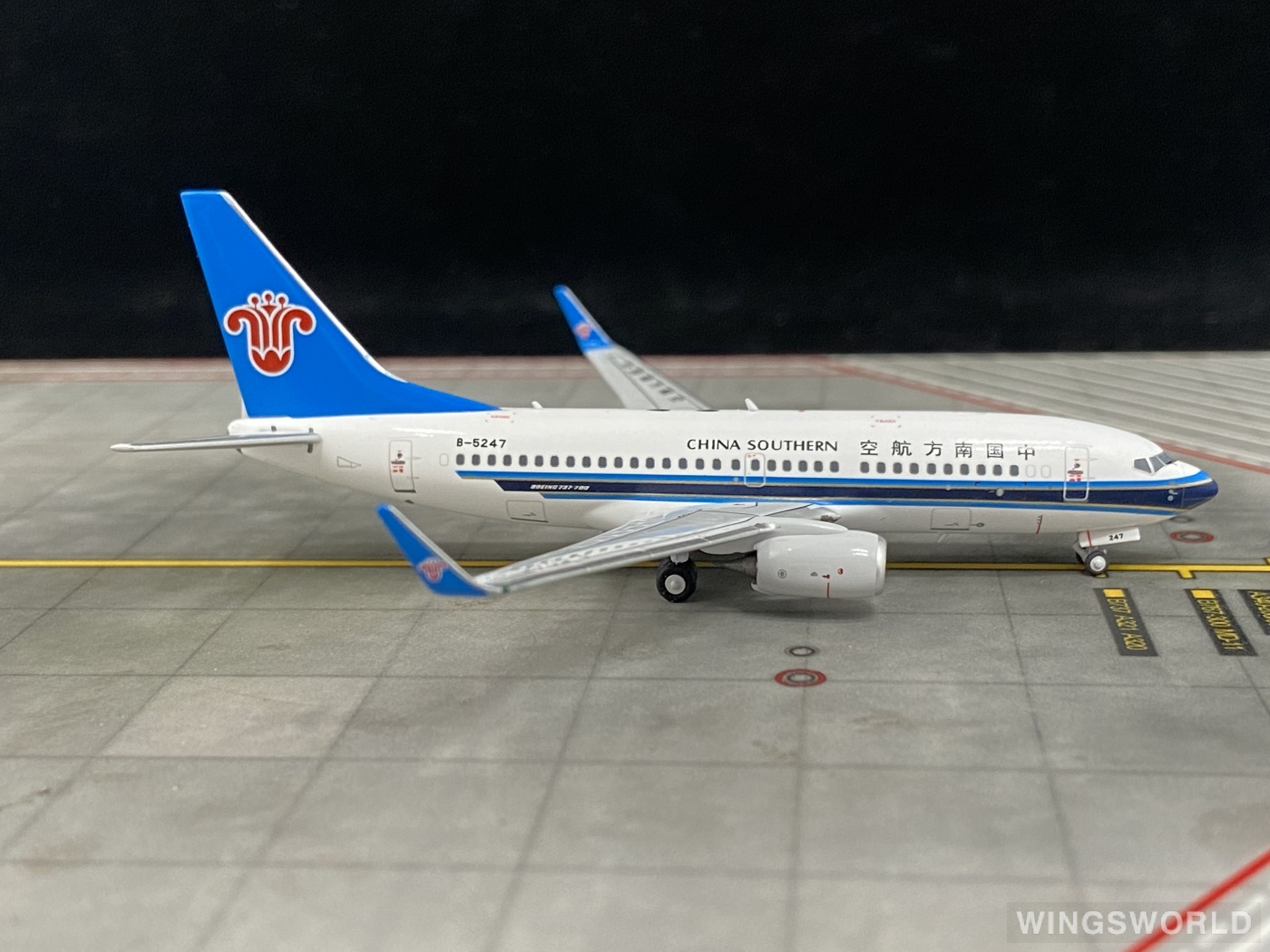 NGmodels 1:400 NG77033 China Southern 中国南方航空 Boeing 737-700 B-5247