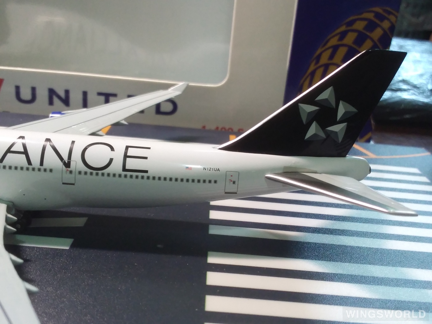 Apollo 1:400 A13054 United Airlines 美国联合航空 Boeing 747-400 N121UA