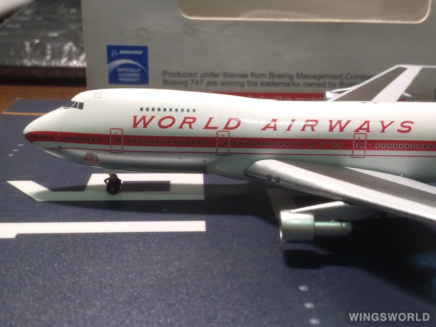 Aviation400 1:400 AV4742001 World Airways Boeing 747-200 N748WA