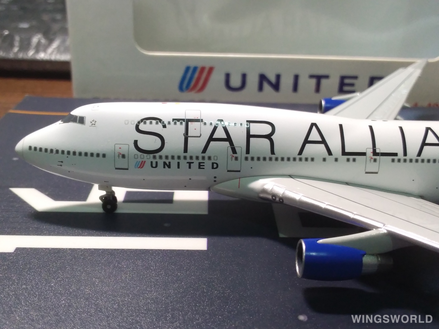 Apollo 1:400 A13054 United Airlines 美国联合航空 Boeing 747-400 N121UA